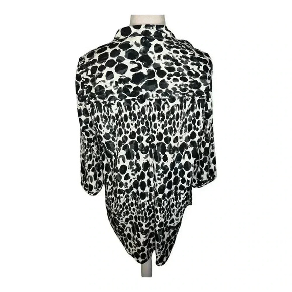 Liz Lange Maternity size medium black and white Flowy v-neck blouse - Picture 3 of 6